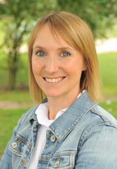 Lehrerin Frau Hagemann